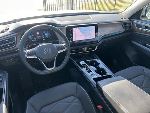 Used 2024 Volkswagen Atlas SE FWD image 15