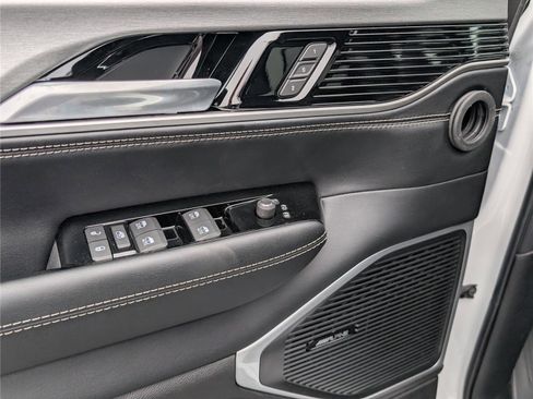 New 2026 Jeep Grand Wagoneer 4WD image 18