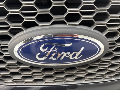 Used 2019 Ford F150 Lariat w/ Equipment Group 502A Luxury AWD/4WD image 34