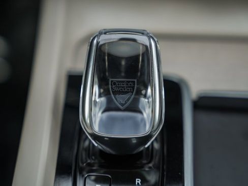 Used 2022 Volvo XC60 T8 Inscription w/ Advanced Package image 24