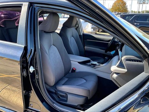 Used 2022 Toyota Camry LE image 8