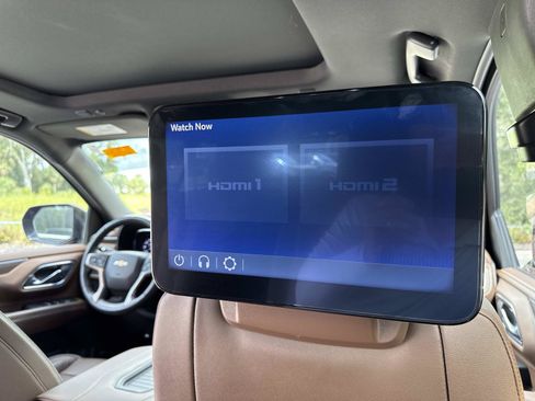 Used 2023 Chevrolet Suburban High Country w/ Advanced Technology Package RWD image 14