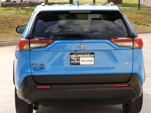 Used 2021 Toyota RAV4 LE image 17