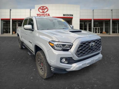 Used 2021 Toyota Tacoma TRD Sport w/ TRD Premium Sport Package AWD/4WD image 3