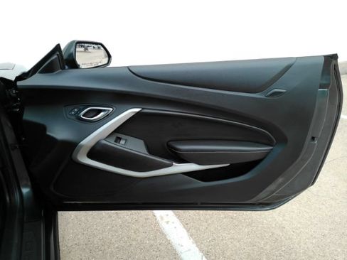 Used 2018 Chevrolet Camaro SS RWD image 15