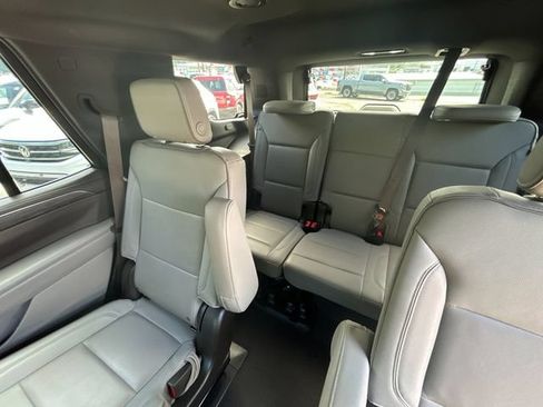 Used 2023 GMC Yukon SLT AWD/4WD image 18