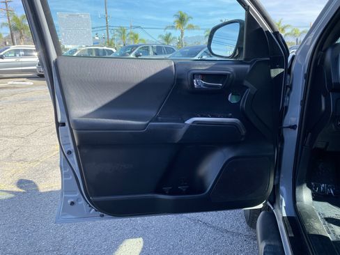 Used 2019 Toyota Tacoma TRD Sport w/ Exterior Package image 15