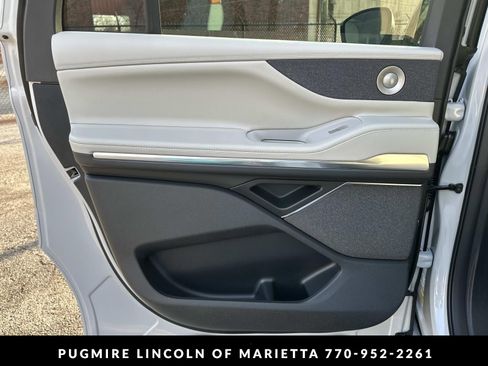 New 2026 Lincoln Navigator L Reserve AWD/4WD image 25