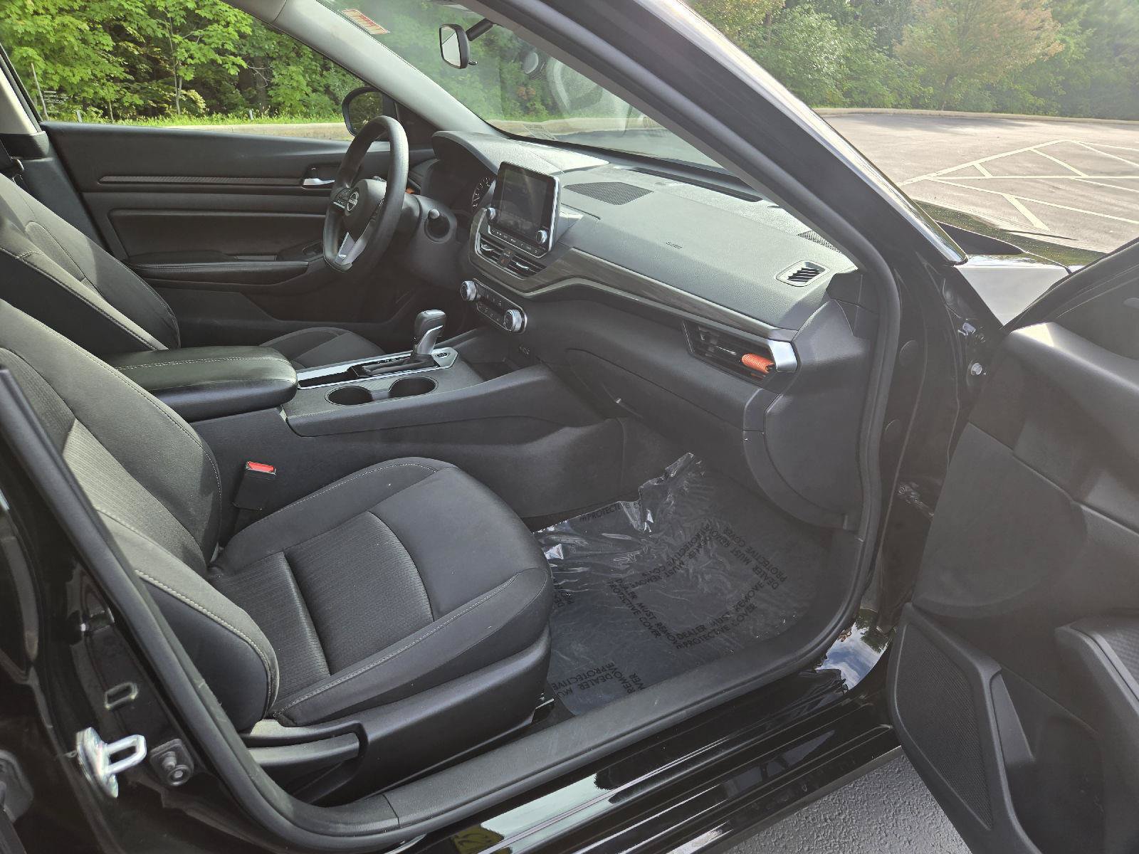 Used 2025 Nissan Altima 2.5 SV FWD image 22