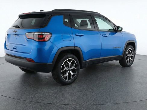 Used 2025 Jeep Compass Limited AWD/4WD image 9