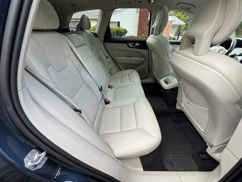 Used 2018 Volvo XC60 T5 Momentum w/ Convenience Package image 14