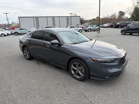 Used 2023 Honda Accord EX image 9