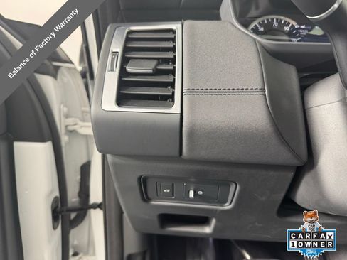 Used 2023 Land Rover Discovery S AWD/4WD image 17
