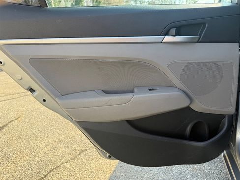 Used 2020 Hyundai Elantra SEL image 30