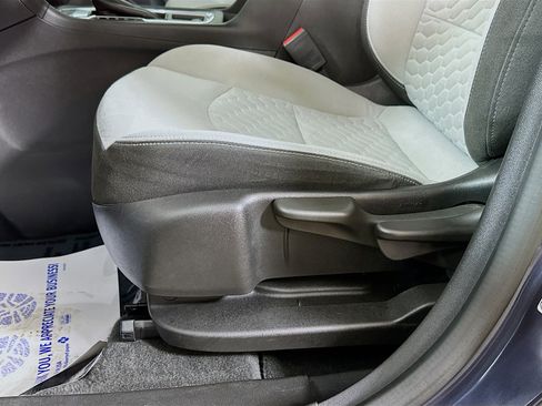 Used 2018 Chevrolet Equinox LS image 18