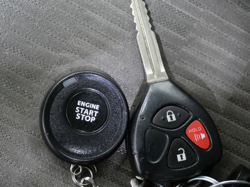 Used 2011 Toyota RAV4 4WD w/ Base L4 Extra Value Pkg image 25