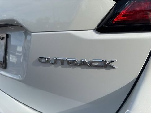 Used 2024 Subaru Outback Limited image 12