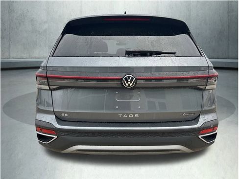 New 2026 Volkswagen Taos SE image 4