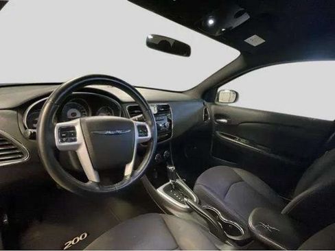 Used 2013 Chrysler 200 Touring FWD image 10