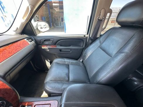 Used 2012 Chevrolet Suburban LTZ RWD image 11