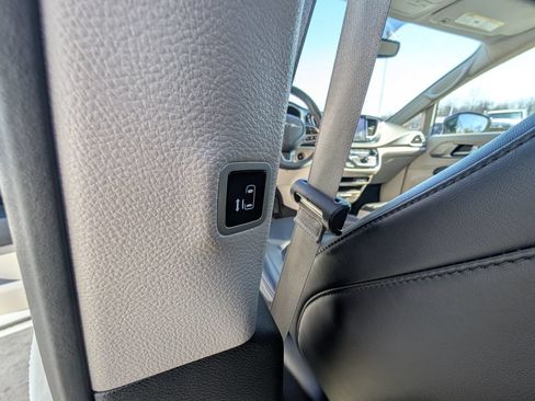 Used 2024 Chrysler Pacifica Touring-L FWD image 44