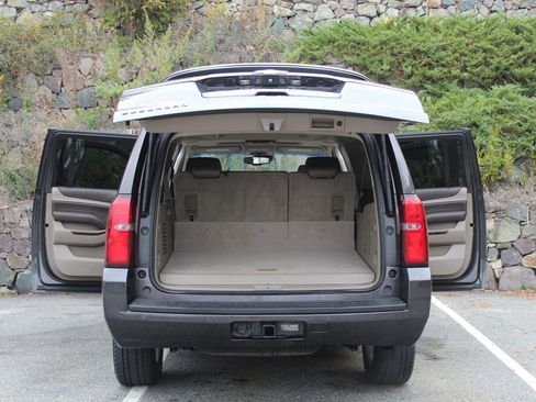 Used 2015 Chevrolet Suburban LT image 10