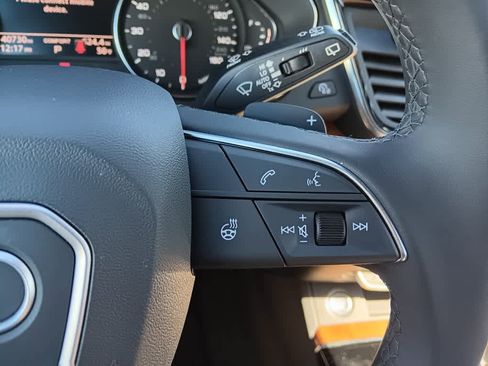 Used 2023 Audi Q5 Premium w/ Convenience Package image 25