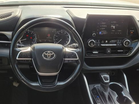 Used 2023 Toyota Highlander LE image 19