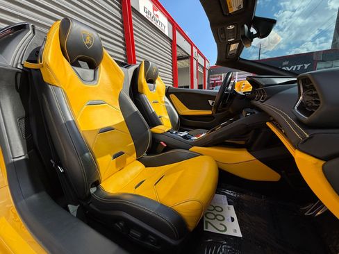 Used 2022 Lamborghini Huracan EVO image 26