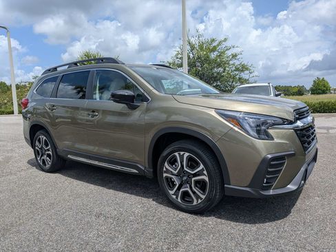 Used 2026 Subaru Ascent Limited AWD/4WD image 1