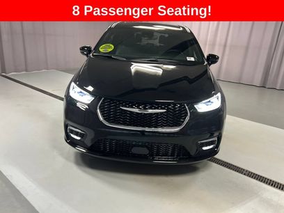 New 2026 Chrysler Pacifica Select