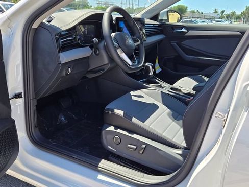 New 2026 Volkswagen Jetta SE FWD image 12