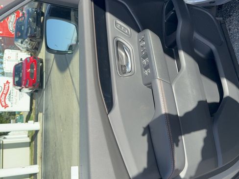 Used 2025 Honda Pilot TrailSport image 12