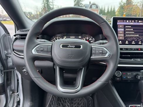 Used 2024 Jeep Compass Trailhawk image 23