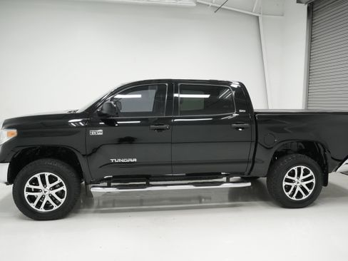 Used 2017 Toyota Tundra SR5 w/ SR5 Upgrade Package AWD/4WD image 5