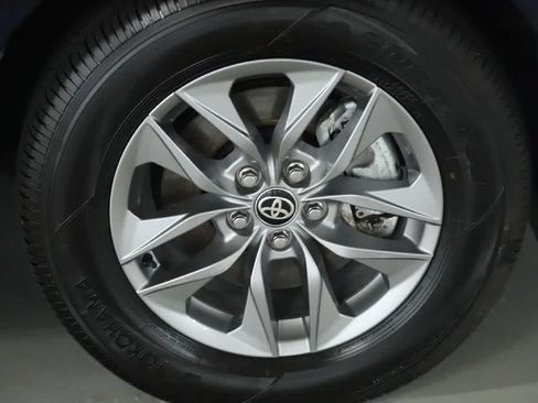 Used 2026 Toyota Sienna LE AWD/4WD image 10