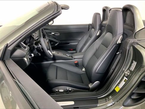 Used 2025 Porsche 718 Boxster RWD image 4