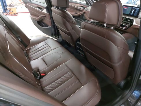 Used 2023 BMW 540i xDrive w/ M Sport Package image 11