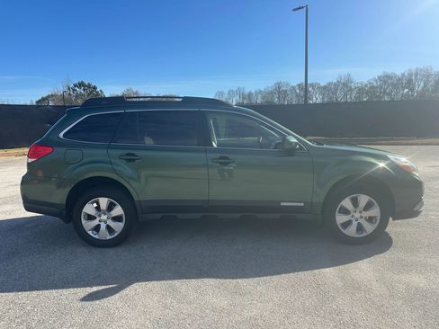 Used 2011 Subaru Outback 2.5i Premium image 6