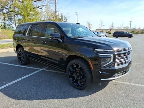 New 2026 Chevrolet Suburban High Country AWD/4WD image 3