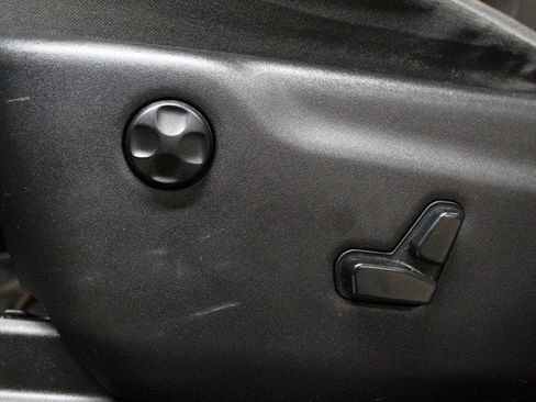 Used 2019 Jeep Grand Cherokee Laredo image 18