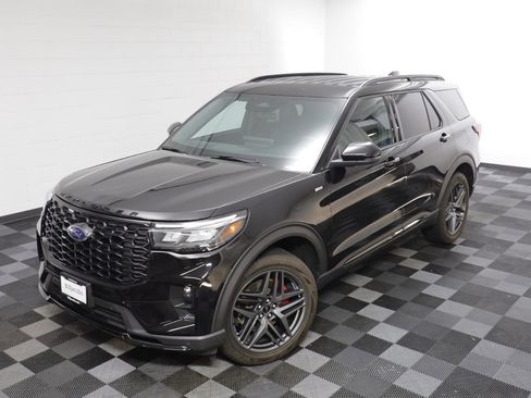Used 2025 Ford Explorer ST-Line w/ ST-Line Street Pack image 2