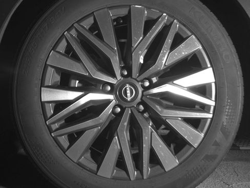 Used 2025 Nissan Altima 2.5 SV FWD image 12