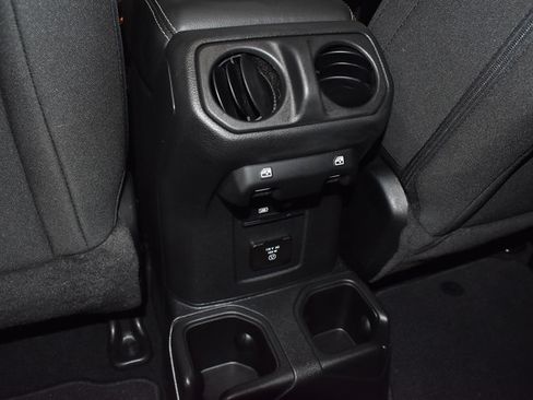 Used 2023 Jeep Wrangler Unlimited Sahara AWD/4WD image 17