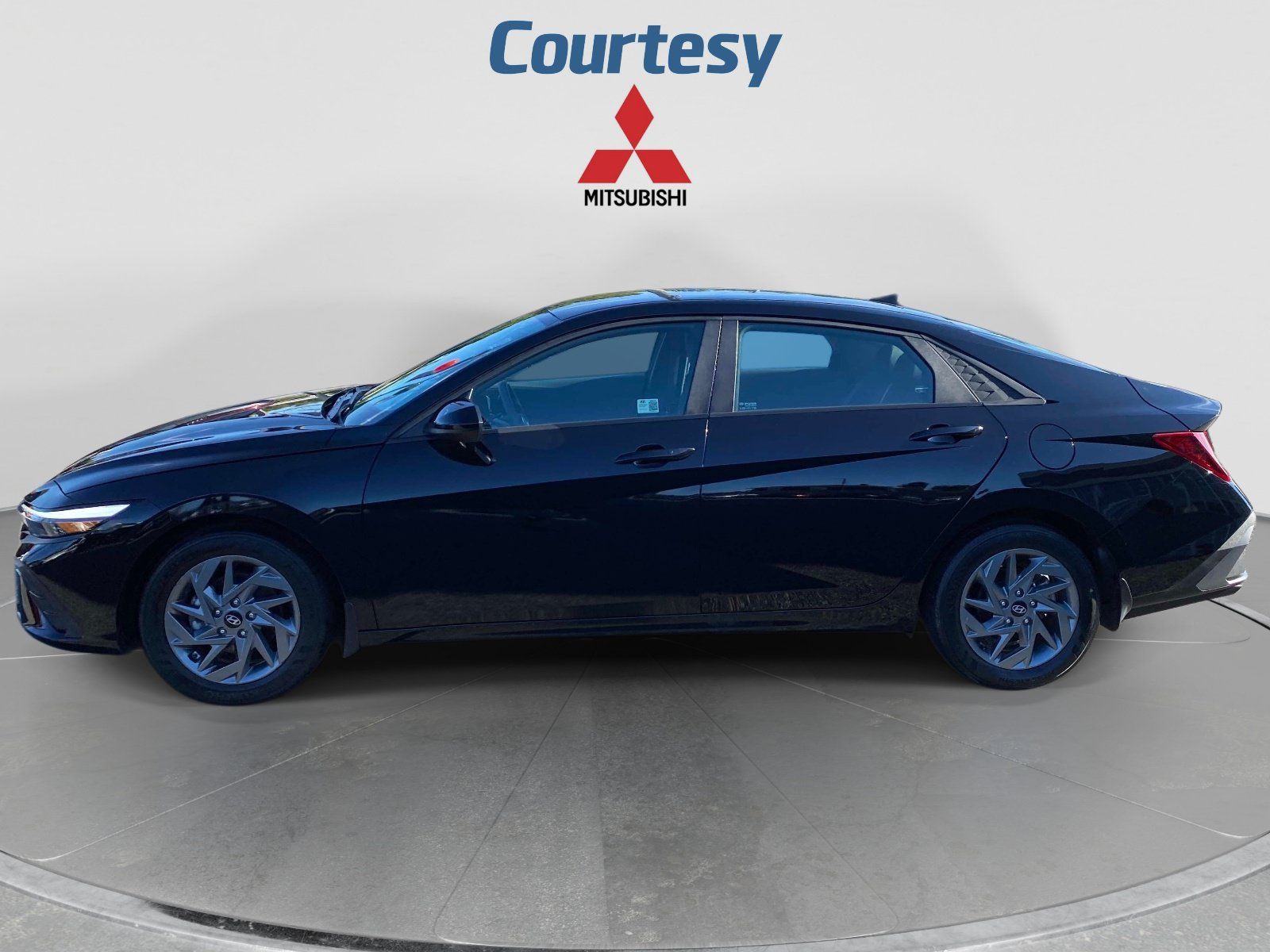 Used 2024 Hyundai Elantra SEL FWD image 2