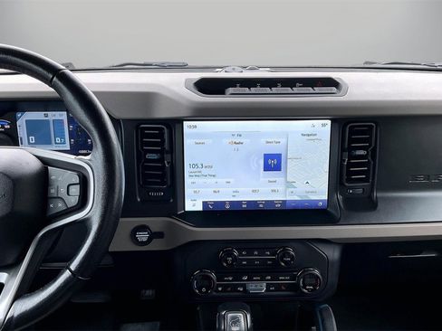 Used 2023 Ford Bronco Wildtrak image 13