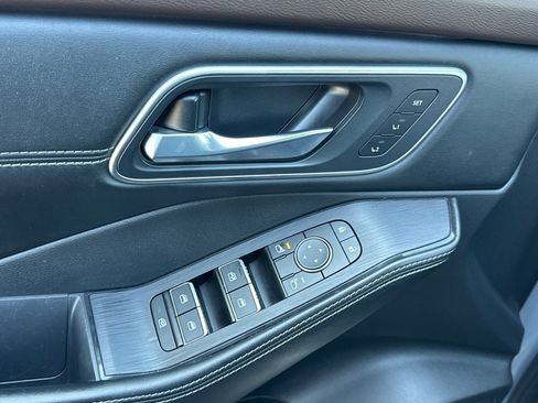 Used 2023 Nissan Rogue Platinum w/ Platinum Premium Package FWD image 12
