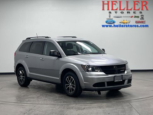 Used 2017 Dodge Journey SE w/ Flexible Seating Group image 1