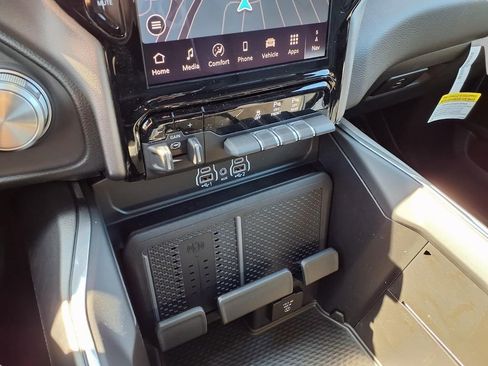New 2026 RAM 1500 Laramie AWD/4WD image 9