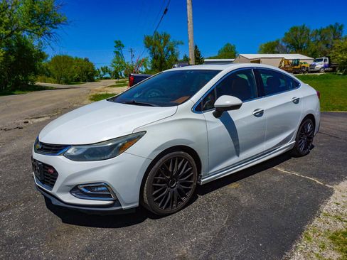 Used 2017 Chevrolet Cruze Premier FWD image 8